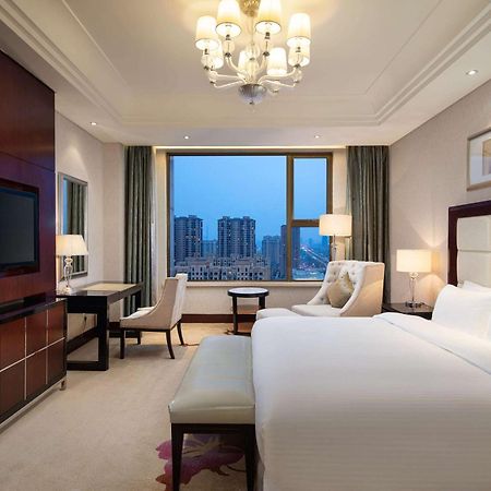 Wyndham Xinyang Downtown Hotel Bagian luar foto