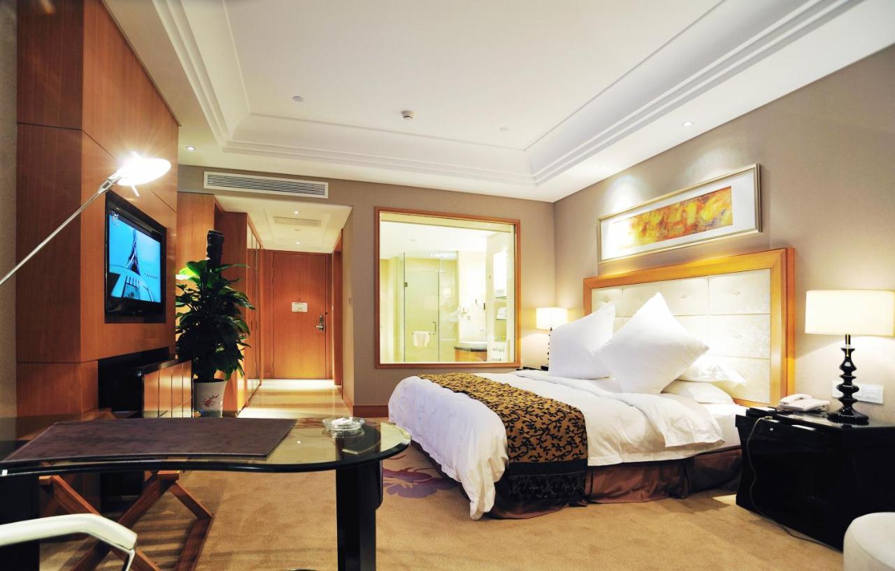 Wyndham Xinyang Downtown Hotel Bagian luar foto
