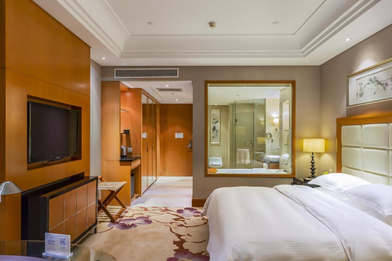 Wyndham Xinyang Downtown Hotel Bagian luar foto