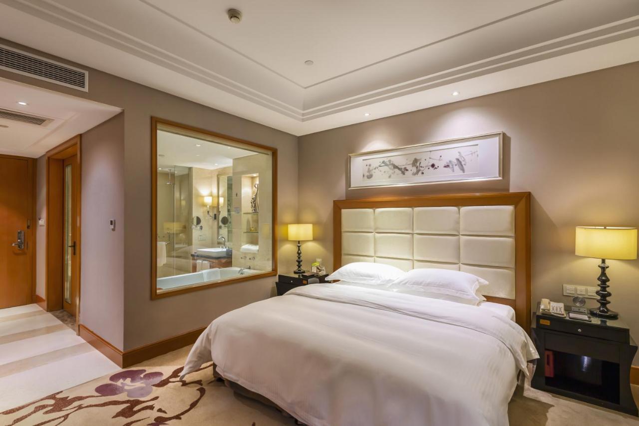 Wyndham Xinyang Downtown Hotel Bagian luar foto