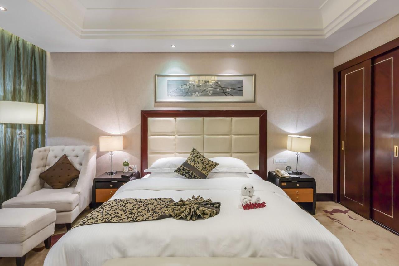 Wyndham Xinyang Downtown Hotel Bagian luar foto