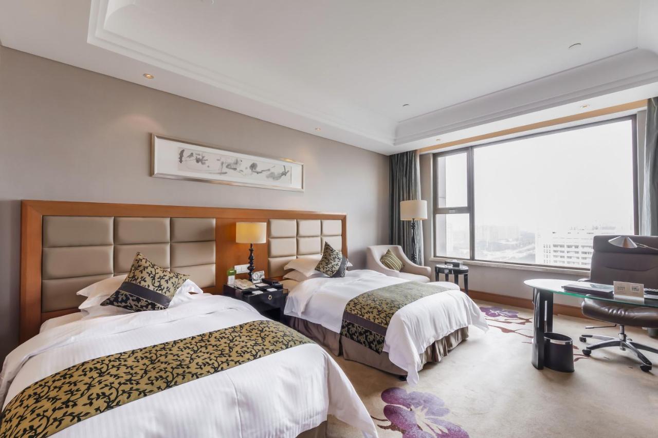 Wyndham Xinyang Downtown Hotel Bagian luar foto