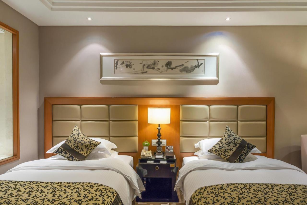 Wyndham Xinyang Downtown Hotel Bagian luar foto