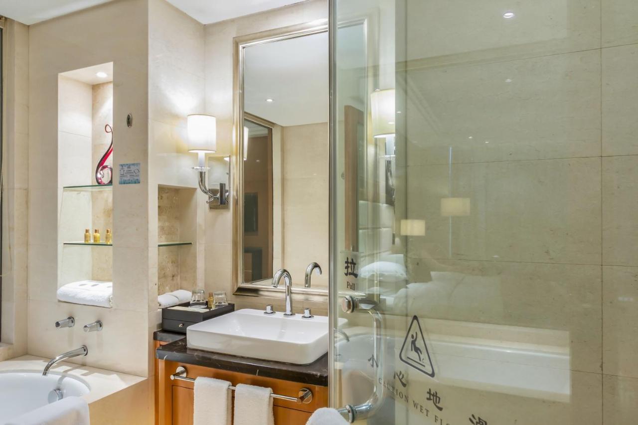Wyndham Xinyang Downtown Hotel Bagian luar foto
