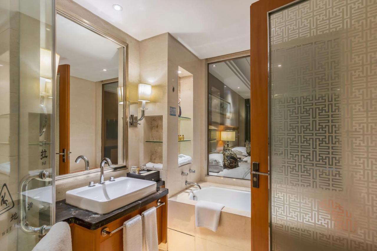 Wyndham Xinyang Downtown Hotel Bagian luar foto