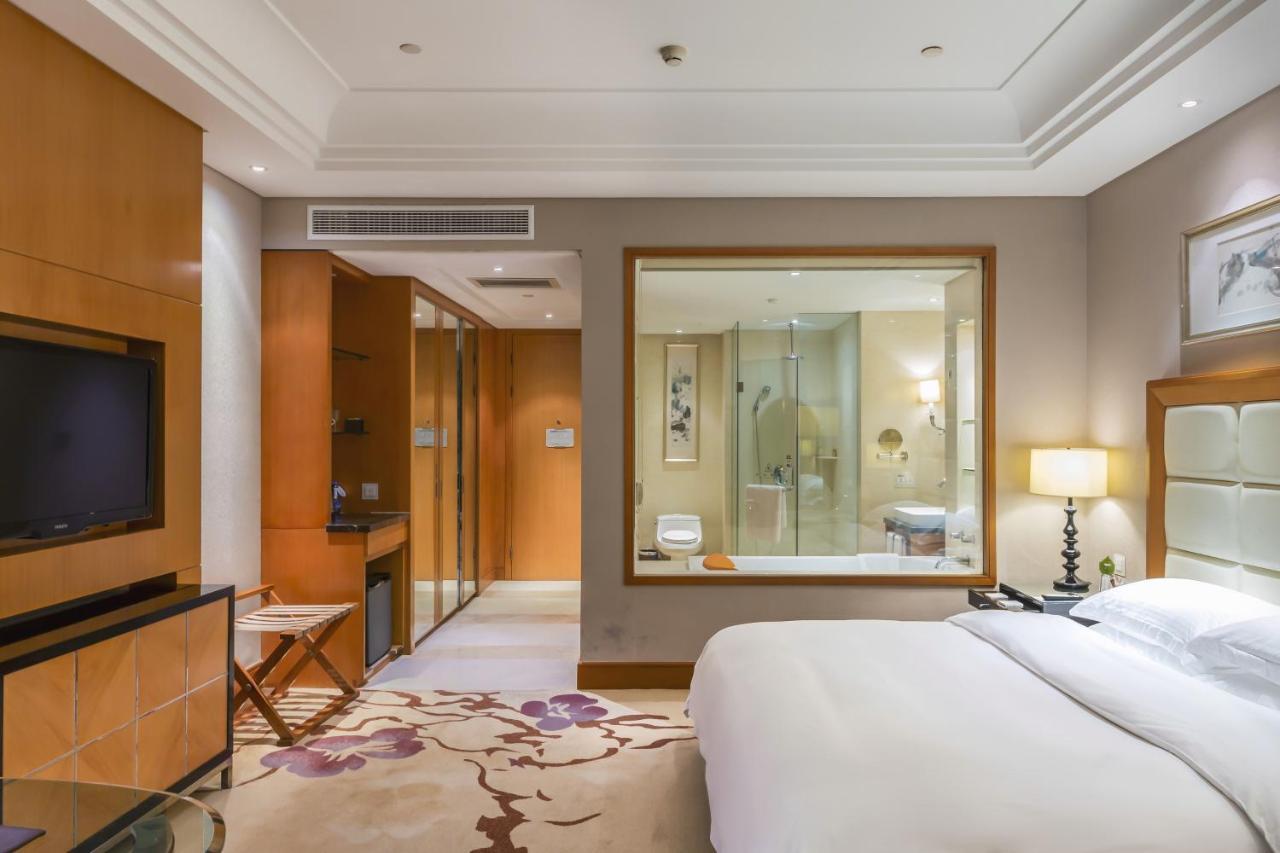 Wyndham Xinyang Downtown Hotel Bagian luar foto