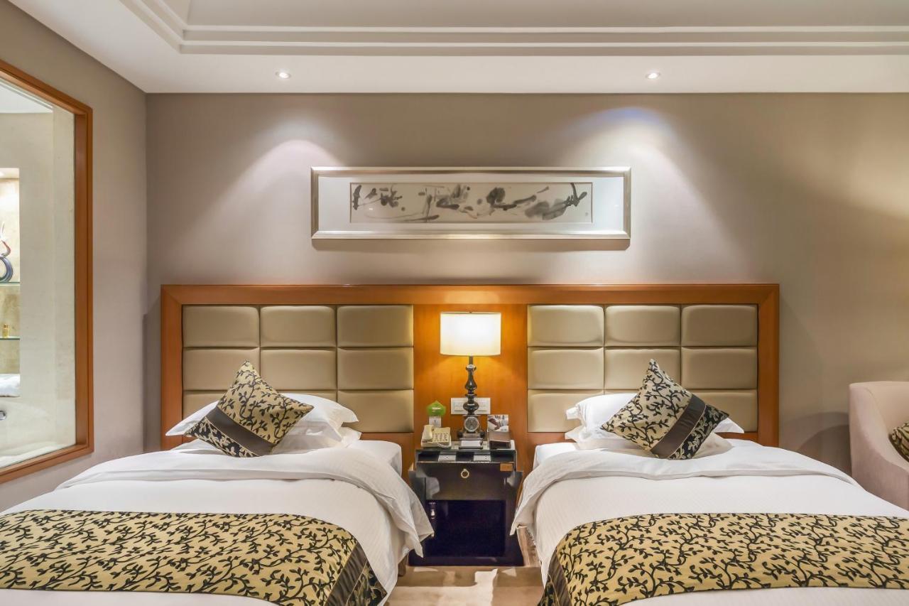 Wyndham Xinyang Downtown Hotel Bagian luar foto
