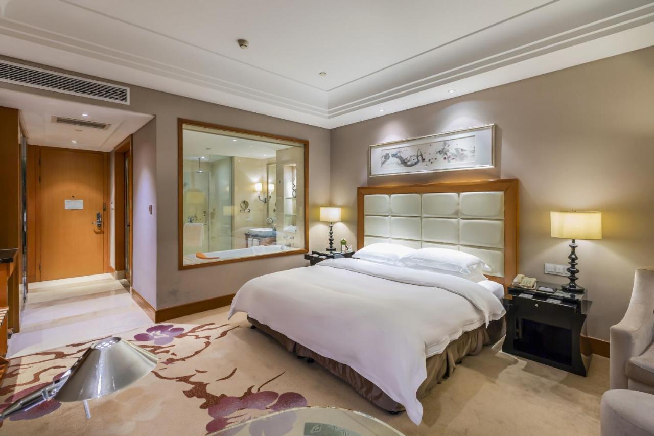 Wyndham Xinyang Downtown Hotel Bagian luar foto