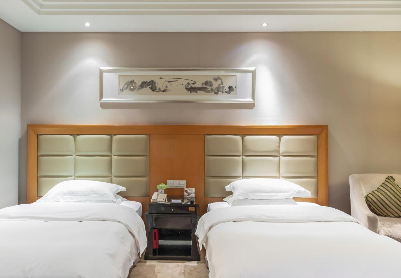 Wyndham Xinyang Downtown Hotel Bagian luar foto