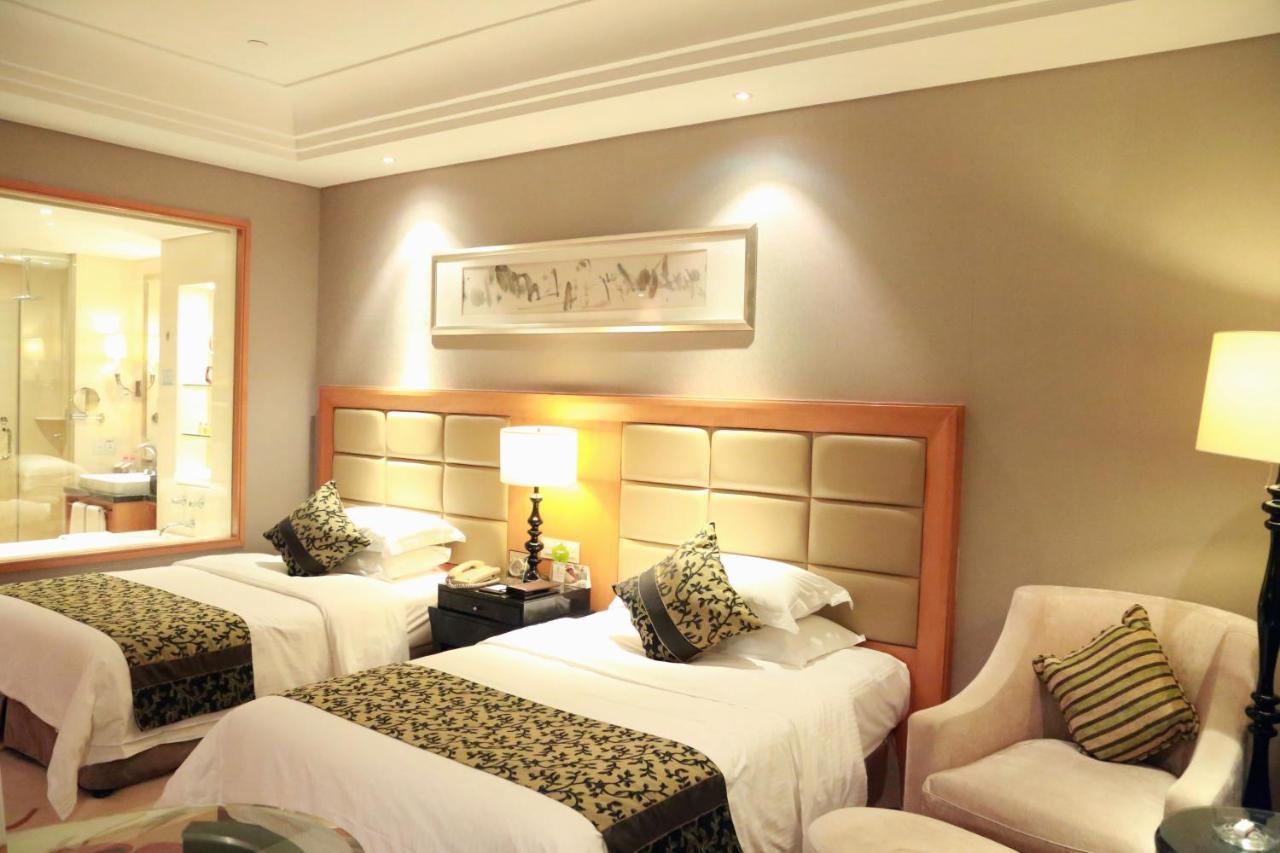 Wyndham Xinyang Downtown Hotel Bagian luar foto