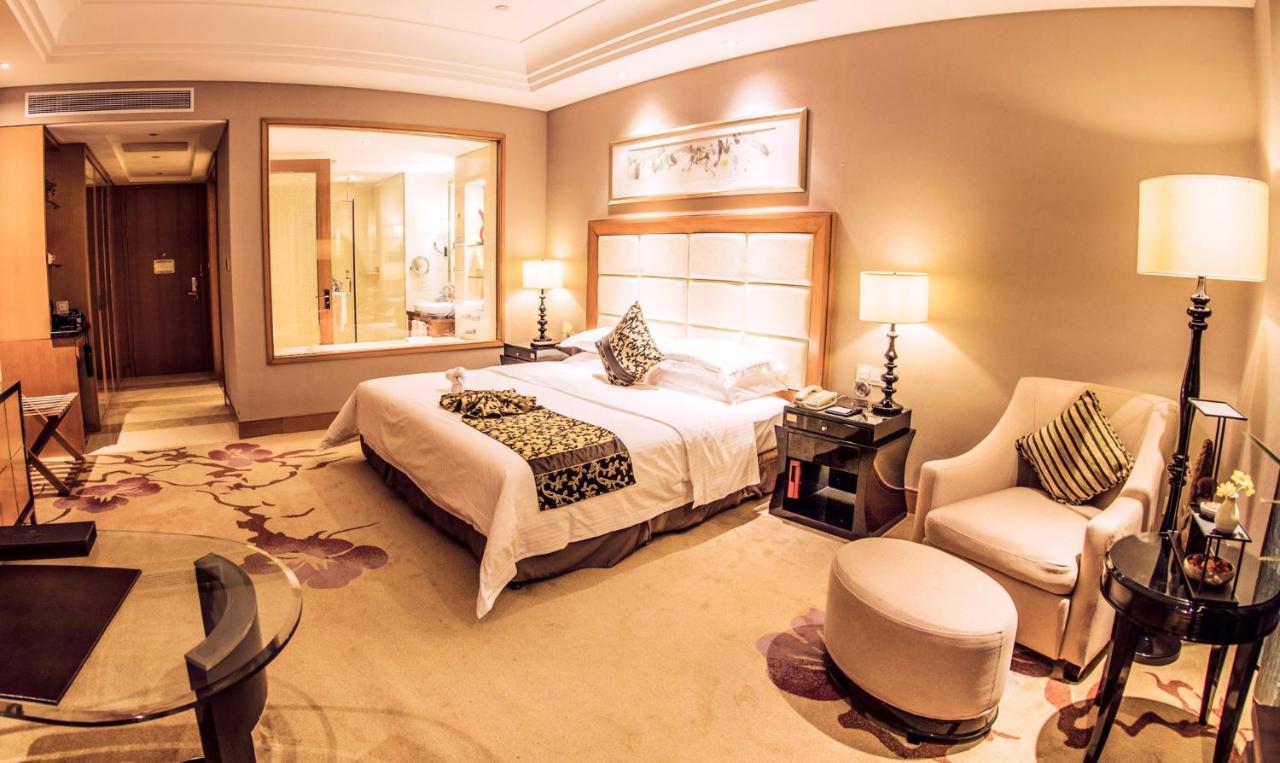 Wyndham Xinyang Downtown Hotel Bagian luar foto