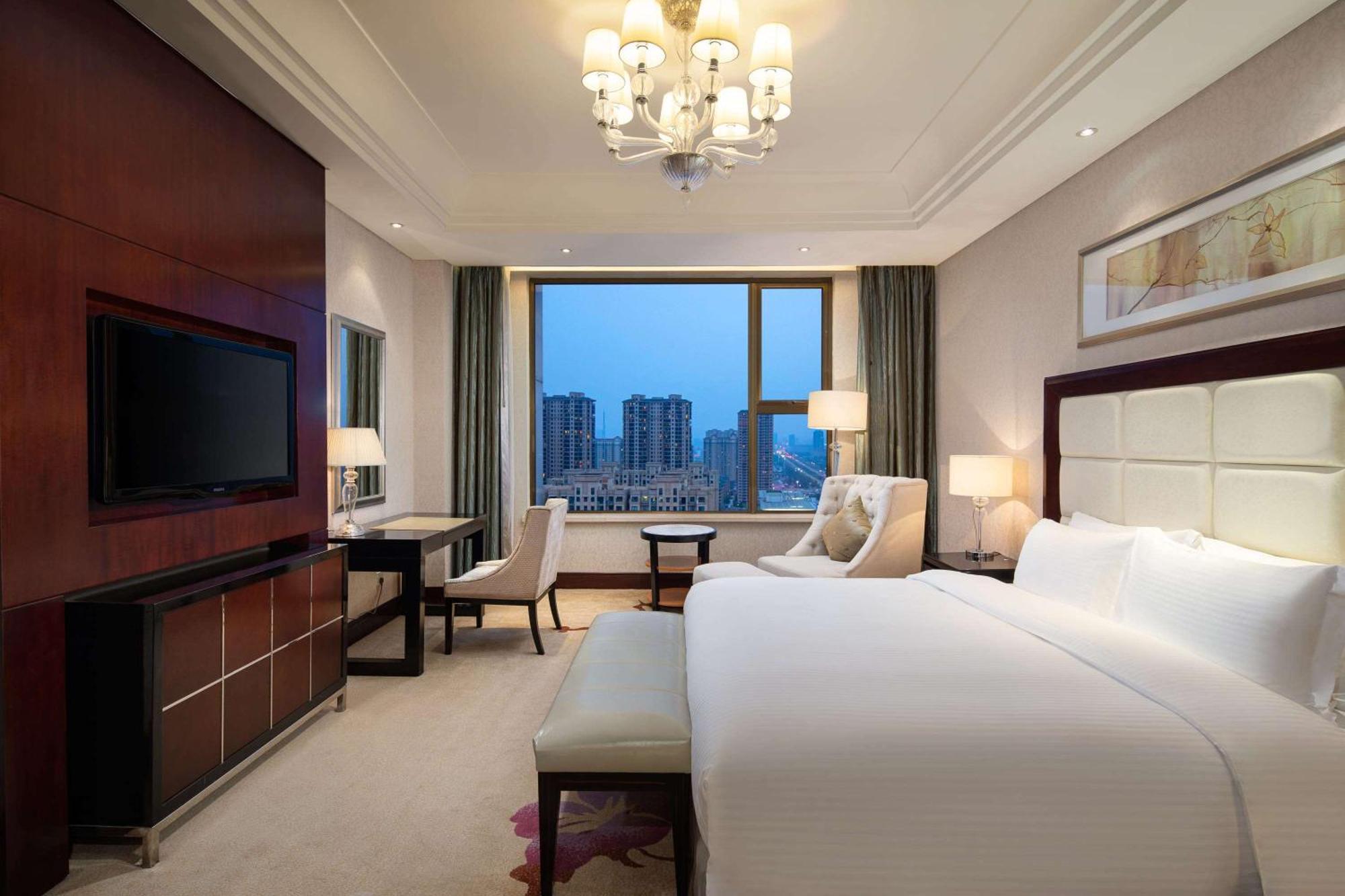 Wyndham Xinyang Downtown Hotel Bagian luar foto