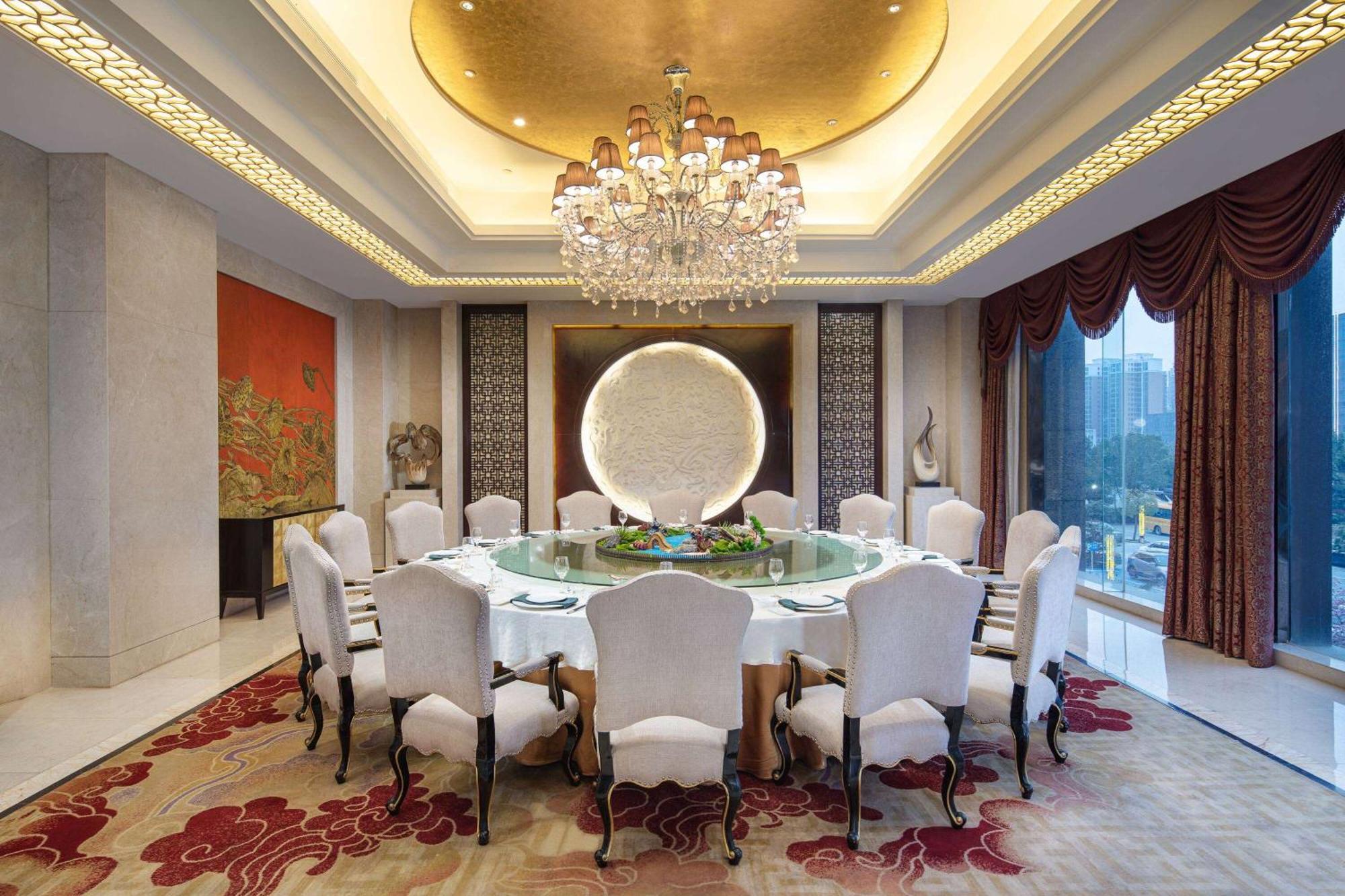 Wyndham Xinyang Downtown Hotel Bagian luar foto