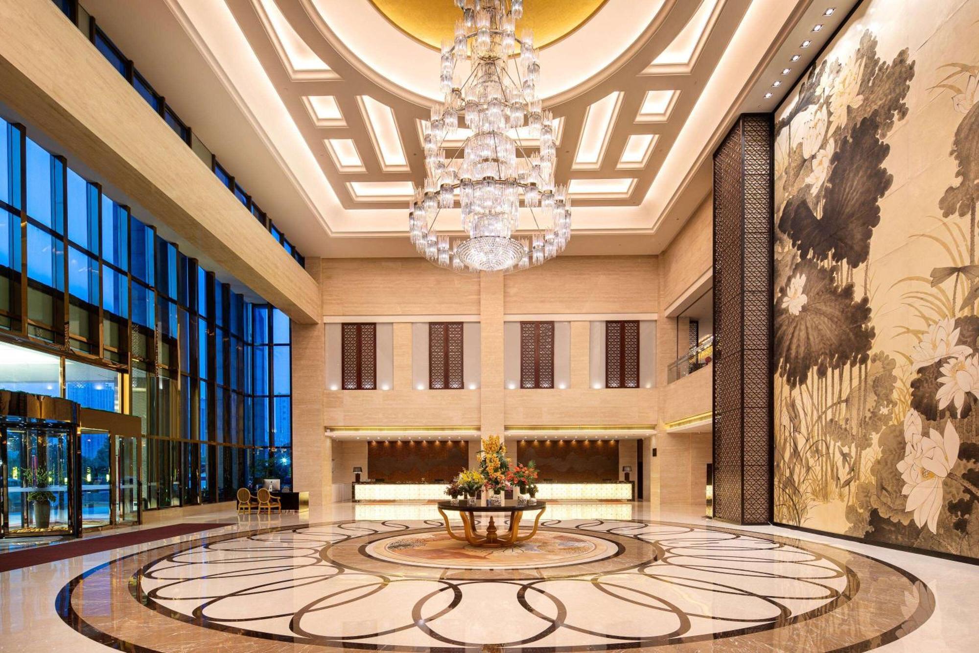 Wyndham Xinyang Downtown Hotel Bagian luar foto